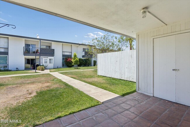 Building Photo - 3308 E Camelback Rd