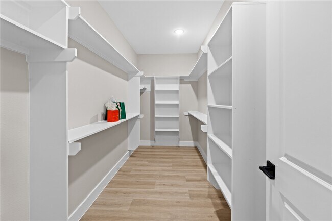 Building Photo - 2614 Piemonte Ave