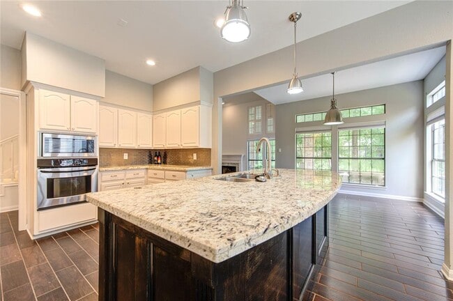 Building Photo - 25 Fairway Oaks Pl
