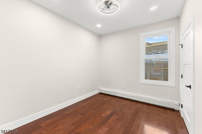 Building Photo - 633 Lafayette Ave