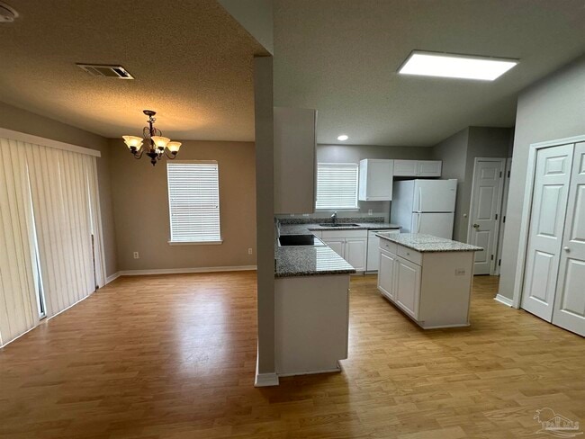 Building Photo - 632 Batten Blvd