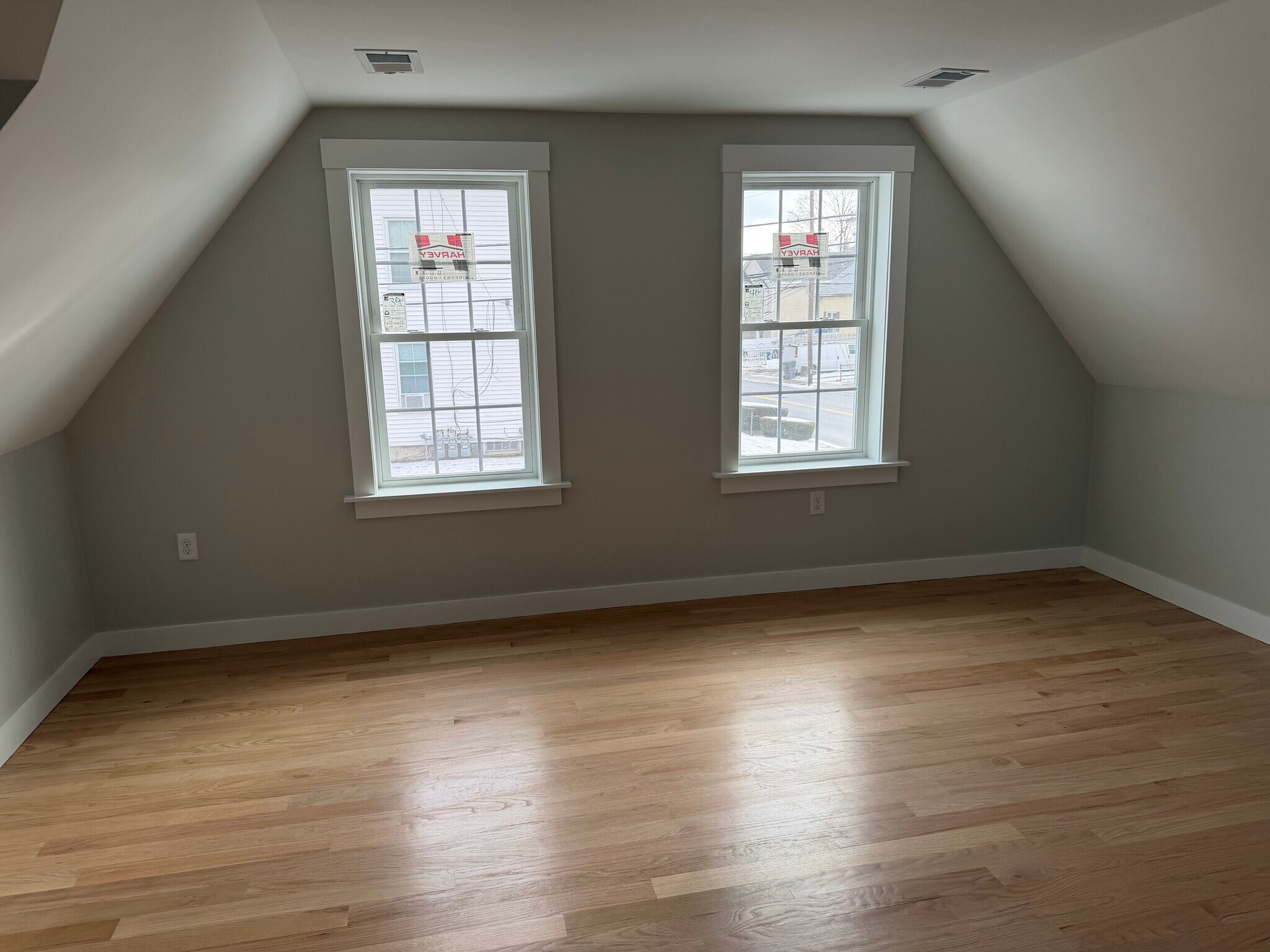 Building Photo - 18 S Main St