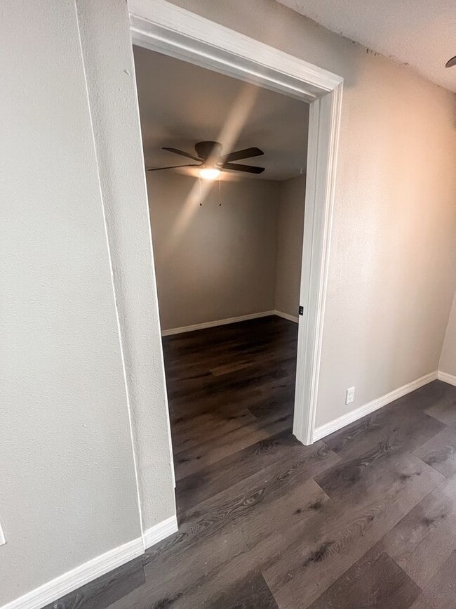 Building Photo - MOVE IN SPECIAL !! COZY 1/1  CONVENIENTLY LOCATED CLOSE TO DOWNTOWN ST. PETERSBURG