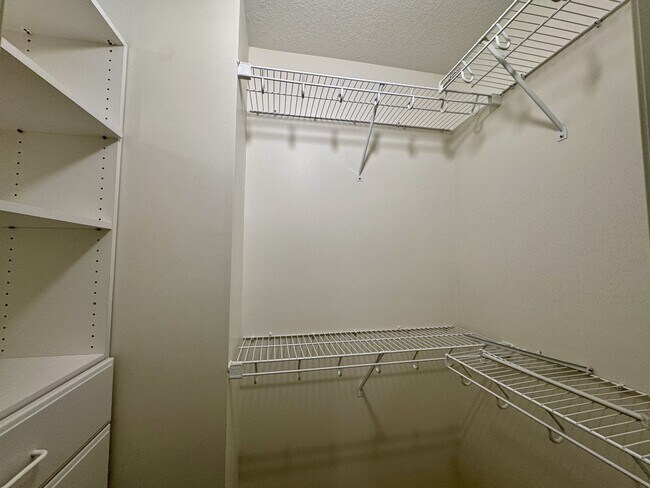 Building Photo - 220 Konawa Ln