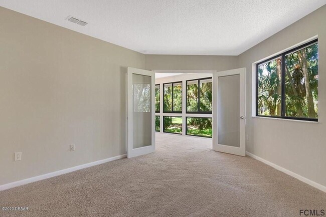Building Photo - Stunning townhome on Palm Harbor Golf Course!