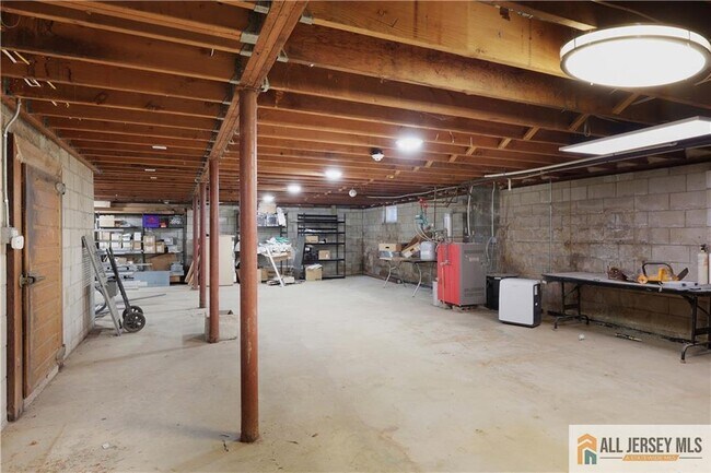 Building Photo - 215 Washington Rd