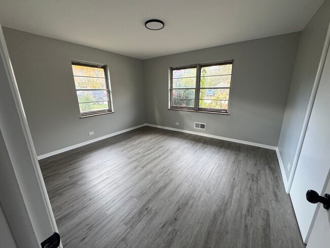 Building Photo - 5651 W 97th St