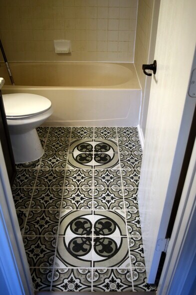 Master Bathroom - 7902 Morning Grove