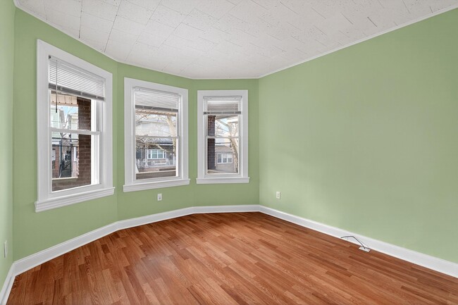 Building Photo - 133 W 28th St