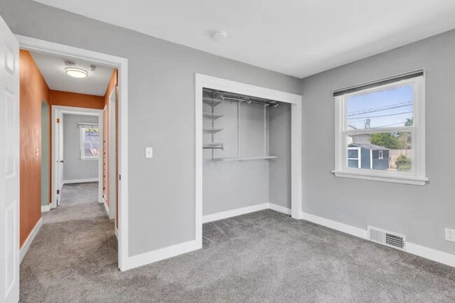 Building Photo - Kensington Avenue