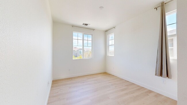 Building Photo - 1605 Rose Clover St