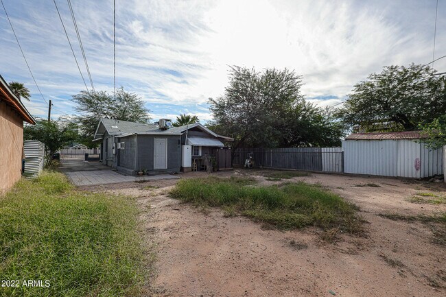 Building Photo - 126 S 10th Ave