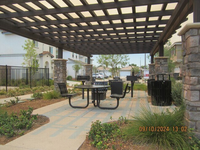 Building Photo - Luxury Townhome in Moreno Valley