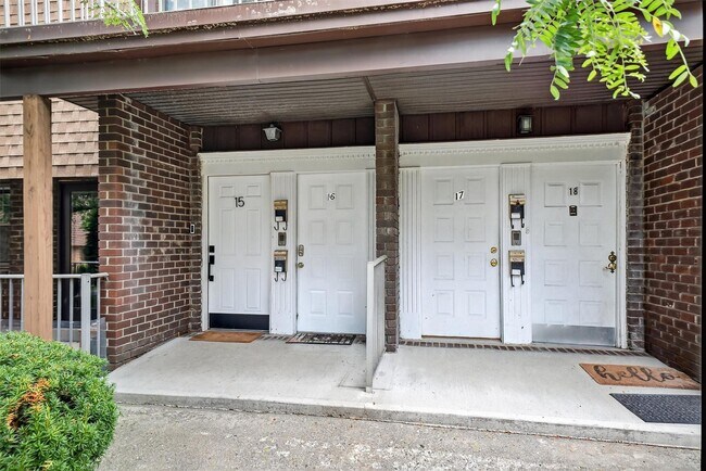 Building Photo - 424 Carpenter Ave
