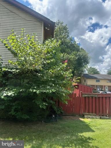 Building Photo - 7639 Woodbine Dr