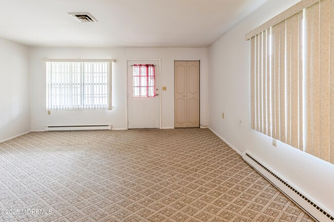 Building Photo - 873A Balmoral Ct