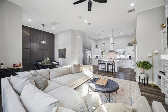 Building Photo - 2108 Oatfield Dr