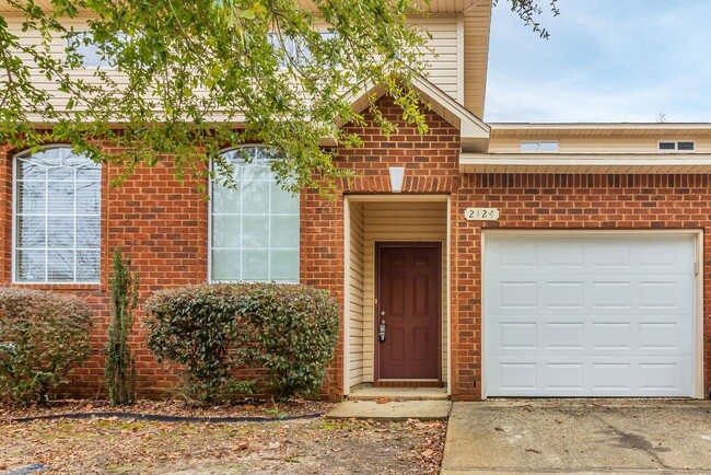 Building Photo - 3 Bedroom- 3 Full bath Small Pet Friendly ...