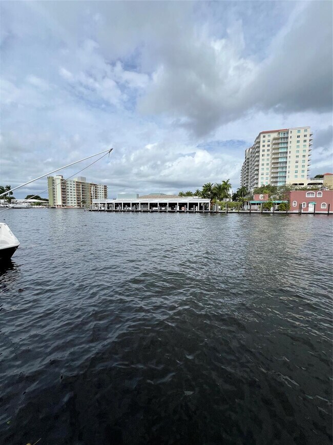 Building Photo - 3111 NE 29th St