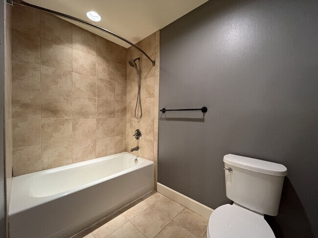 Building Photo - Luxury 5 Bedroom Home with Soaking Tub, Chef’s Kitchen & Expansive Primary Suite
