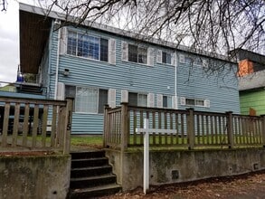 Building Photo - 115 26th Ave S