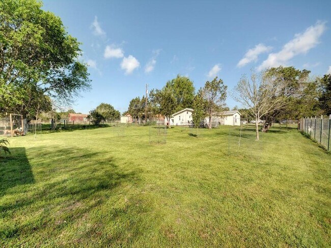Building Photo - 131 Barton Meadow Dr