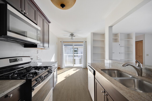 Building Photo - 717 Whitesail Dr
