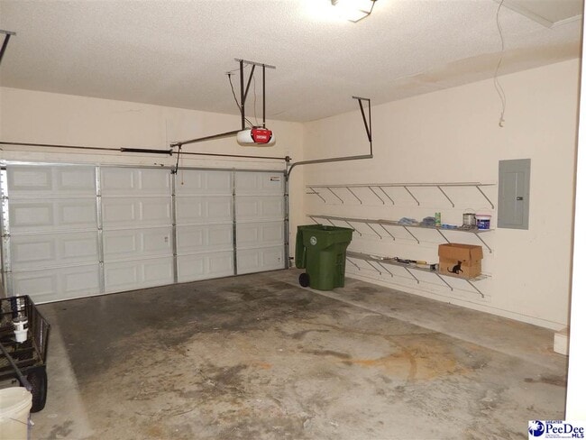 Building Photo - 2109 Elderberry Dr