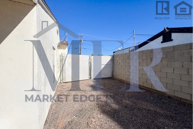 Building Photo - 2Bed/1Bath House 24th St/Thomas Rd! NO CREDIT, NO BACKGROUND, NO RENTAL HISTORY CHECK!