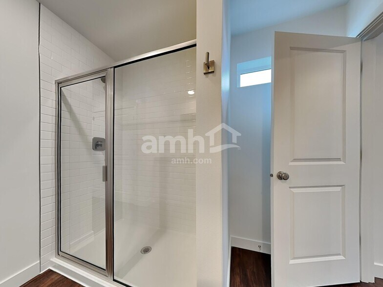 Building Photo - 7917 Selah St SW