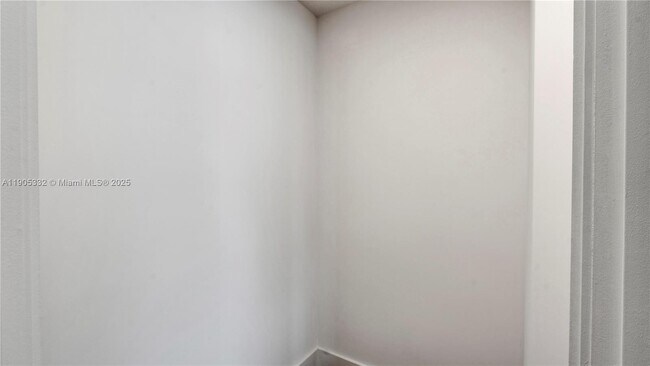 Building Photo - 555 NE 34th St