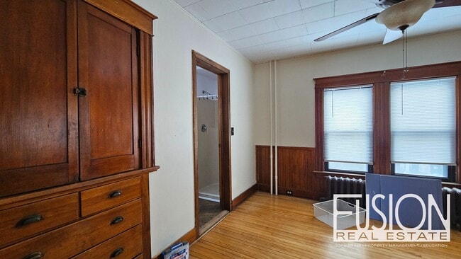 Building Photo - ONE Private Room with ALL Utilities Included in Prime Burlington Location