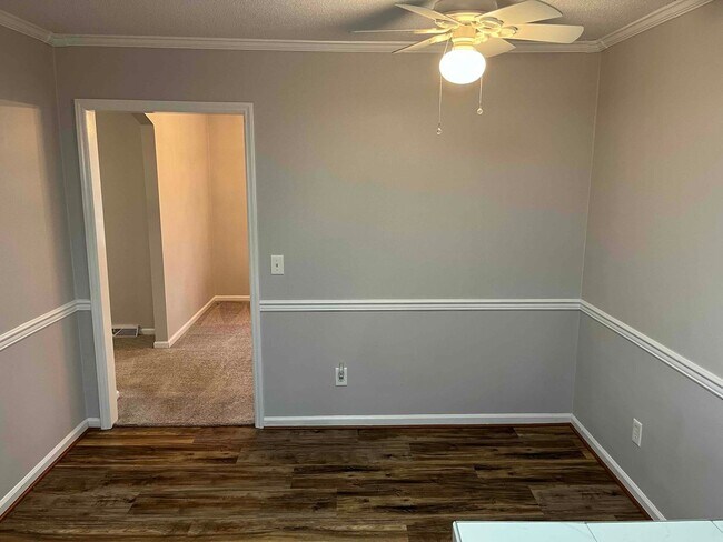 Building Photo - Caroline St. - 3BR / 2BA