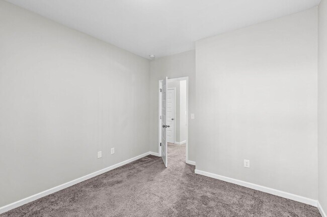 Building Photo - Immaculate, Upgraded Home with Custom Features and Spacious Outdoor Living