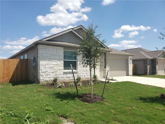 Building Photo - 104 Mountain Maple St
