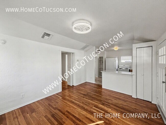 Building Photo - 713 N Erin Ave