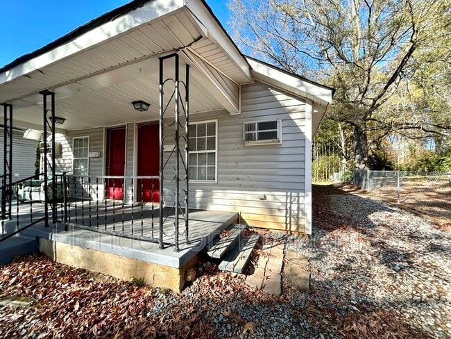 Building Photo - 532 E Iredell Ave