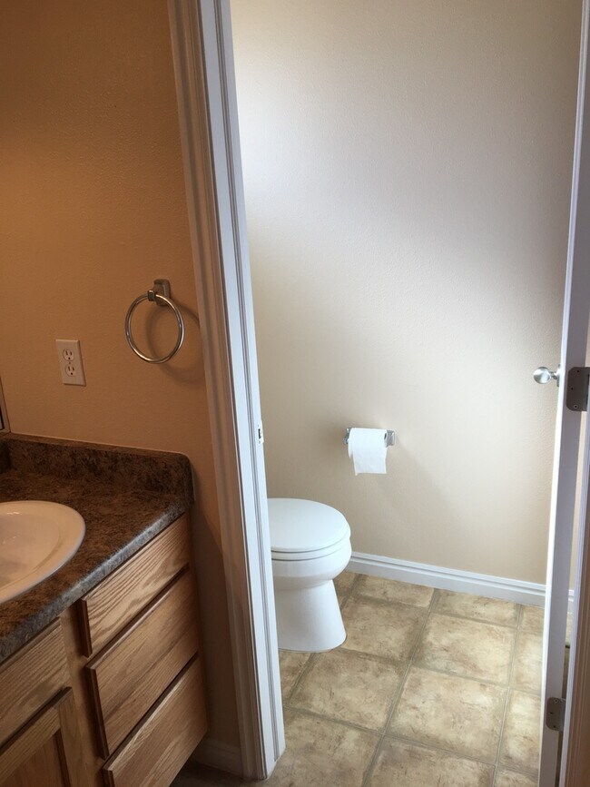 Building Photo - Nice Home in Quiet Community