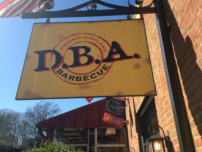 Building Photo - 961 E Rock Springs Rd NE