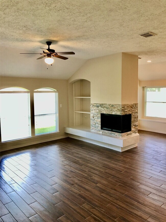 Building Photo - 5035 Chappel Hill Dr