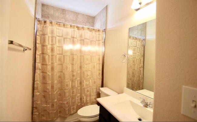 Building Photo - 2227 Leonetti Ln