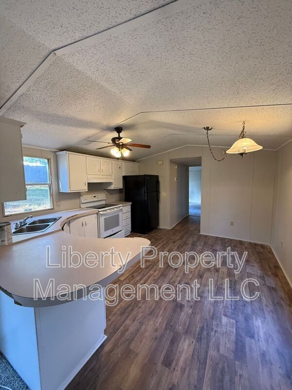 Building Photo - 144 New Hope Cir