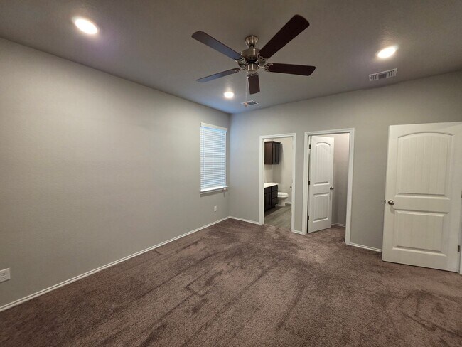 Building Photo - 3 Bedroom / 2 Bathroom Townhome – Copperas Cove - MOVE IN READY