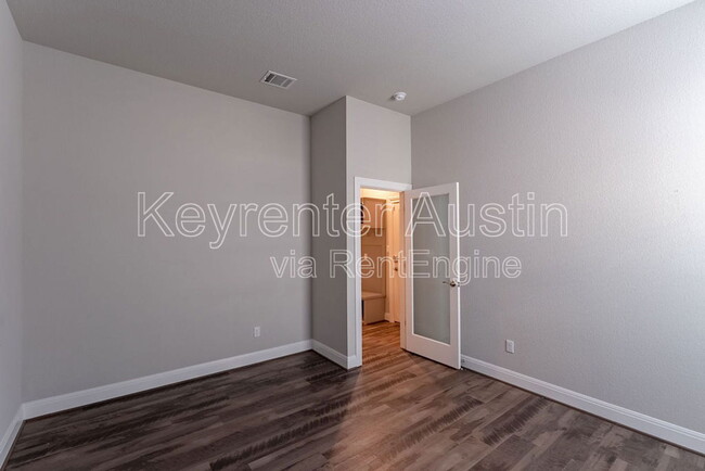 Building Photo - 1017 Coulee Dr