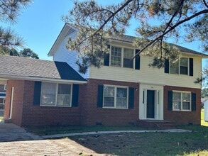 Building Photo - Spacious 3 bedroom 3 bath home for rent