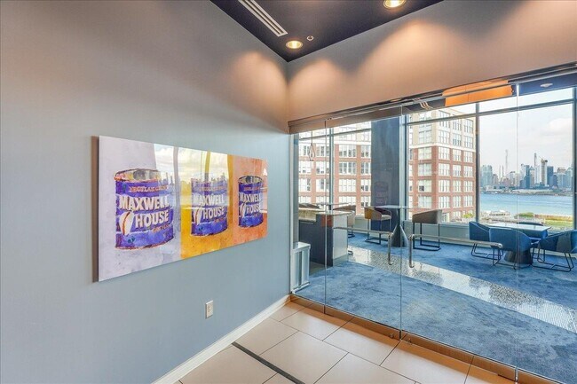 Building Photo - 1125 Maxwell Ln