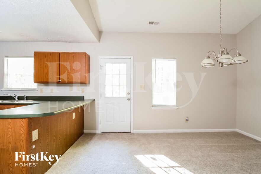 Building Photo - 6 Halsey Pl