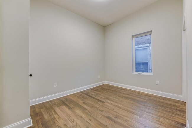 Building Photo - 172 Mallory Ave