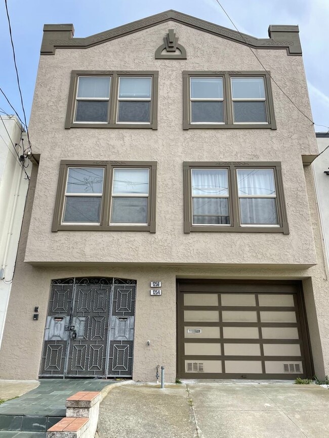 Building Photo - NML1256