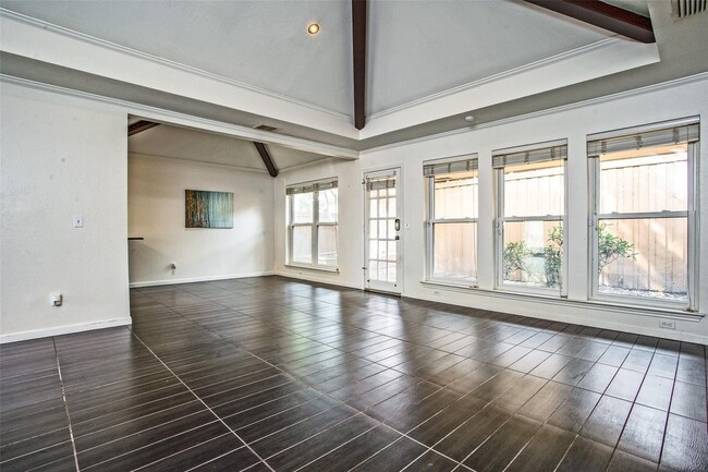 Building Photo - 9127 Valley Chapel Ln